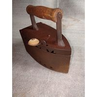 Старый угольный утюг Лидсельмаш