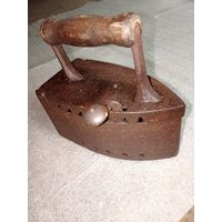 Старый угольный утюг Лидсельмаш