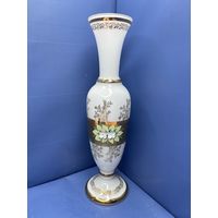 Ваза Чехословакия Богемия . Молочное стекло, позолота.