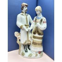 Статуэтка "Наречена", скульптор В.В. Албул, фарфор, роспись, Полонский завод художественной керамики (Полонное ЗХК), СССР, 1973-1991 гг., фарфор, роспись, СССР, 1973-1991 гг.