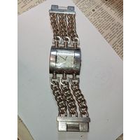 Часы кварцевые У-2000 .
