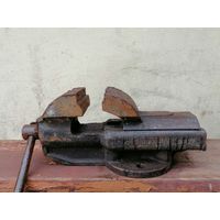 Тиски слесарные.