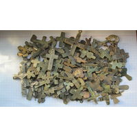 Ломанные нательные крестики.Бронза. Для реставрации или антуража.