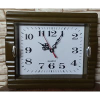 Часы настенные кварцевые на реставрацию, в коллекцию.