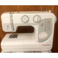 Швейная машинка "Драгонфлай", настольн., рабочая. Упаковка, документы. Проходит ТО в сервисе до 25.11.2025.