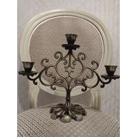 Шикарный подсвечник на три свечи.