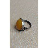 Все лоты с 1 Рубля. Шикарное серебряное(925) кольцо, с яичным королевским янтарем!!!