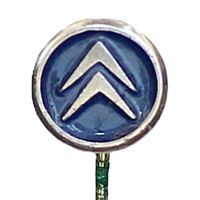 Значок с логотипом автомобильной компании Ситроен