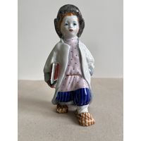 СТАТУЭТКА ФАРФОРОВАЯ "ФИЛИППОК". ЛФЗ. В/С. СМ.ФОТО, ОПИСАНИЕ.