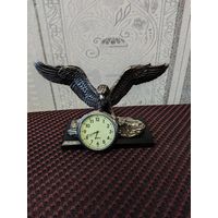 Статуэтка Орел с кварцевыми часами, б/у. Германия.