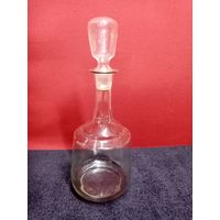 С рубля без мц. графин высота  с пробкой 35см. диам внизу 13см.