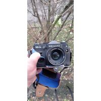 ФОТОАППАРАТ ЗЕНИТ СД ОБЪЕКТИВ ГЕЛИОС 44 - 3 ОРИГИНАЛ РАБОЧИЙ  .  Распродажа Коллекции !!! . Экспресс  Аукцион с рубля без МПЦ   .Много лотов в продаже .