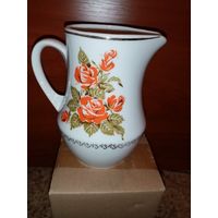 Кувшин фарфоровый сливочник молочник. СССР. Рига.