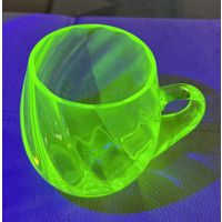 Кружка из уранового стекла . Производство Чехия