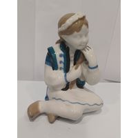 Все лоты с 1р.Девочка в народном костюме