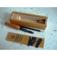 Набор ножей со сменными лезвиями для инкрустации.