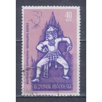 [460] Индонезия 1962. Культура Азии.Танцы.Маски.Костюмы. Гашеная марка.