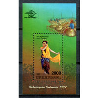 Индонезия - 1997г. - национальные костюма, танцы, культура, искусство - 1 блок - полная серия, MNH [Mi bl. 125]. #4-W1-Z-2-21