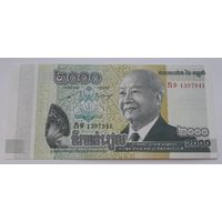 Камбоджа 2000 риелей 2013 года UNC