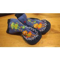 Тапочки новые на 18-19 размер (по стельке 12 см). Очень удобные.