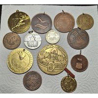 Спортивные медали  цена за все распродажа коллекции