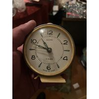 Часы будильник