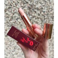Помада Charlotte Tilbury K.I.S.S.I.N.G в оттенке Kim K.W.