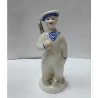 Статуэтка фарфоровая "Матрос с ружьём" СССР. Ружьё битое.