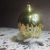 Елочная игрушка Орех полупрозрачная