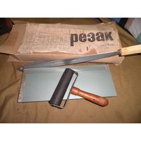 Фото резак на 24 см. и валик для глянцевания фотокарточек времён СССР.Новый!С рубля.