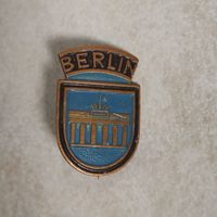 Значок. Берлин. Не частый. Тяжёлый металл.