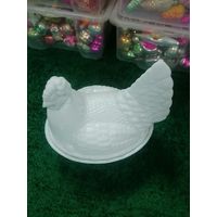 Большая шкатулка, ёмкость - Курочка из молочного стекла