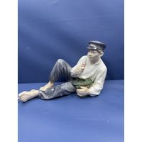 Фарфоровая фигура "Крестьянин кушает после работы". Дания, г. Копенгаген, Royal Copenhagen