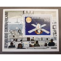 Марки. Центральная Африка. 1976 год. Космос (малый блок)
