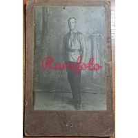 1924 Кабинет-портрет юноша с тростью студийное фото типажи ретро