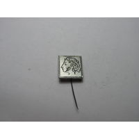 Значок с изображением  русского поэта Александра Сергеевича Пушкина.