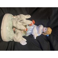 Фигурка фарфор