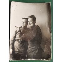 Фото двух военных. Ченстохов. Польша. 15 февраля 1945 г. 7х11 см.