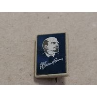 Значёк СССР "Ленин" очень маленький стекло.
