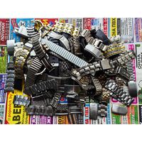 Более 1,7 кг. разнообразных браслетов, ремешков и их частей (звенья, застежки, шпильки и т. п.) для наручных часов.