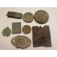 8 разных предметов с надписями старые