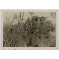 Пленные бойцы РККА, немецкий автомобиль Henschel 33D1. 1941 год.