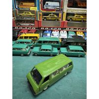 РАФ-2203 номерной А18, редкий цвет трава, тонкие оси, смещенный шов покрышек