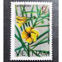 Марка Вьетнам 1977 год Цветы