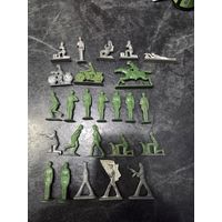 Лот металлических солдатиков