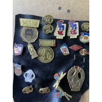 Знаки ГДР-все тяжёлые.Оригиналы. Продаётся только КОМПЛЕКТ!