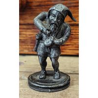 Миниатюрная фигурка гнома из олова