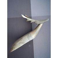 Статуэтка из рога Олень