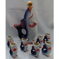 Рыбка и рюмки. Графин и 7 рюмок. СССР, 60-70-е годы. Рыбка: ЗКХ. Рюмки: 6 рюмок из одного набора + 1 рюмка без клейма... При покупке - желательно забрать лот в Минске (пересылка конечно возможна).