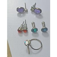 3 комплекта серёжек и колечко с красивыми камушками . С рубля